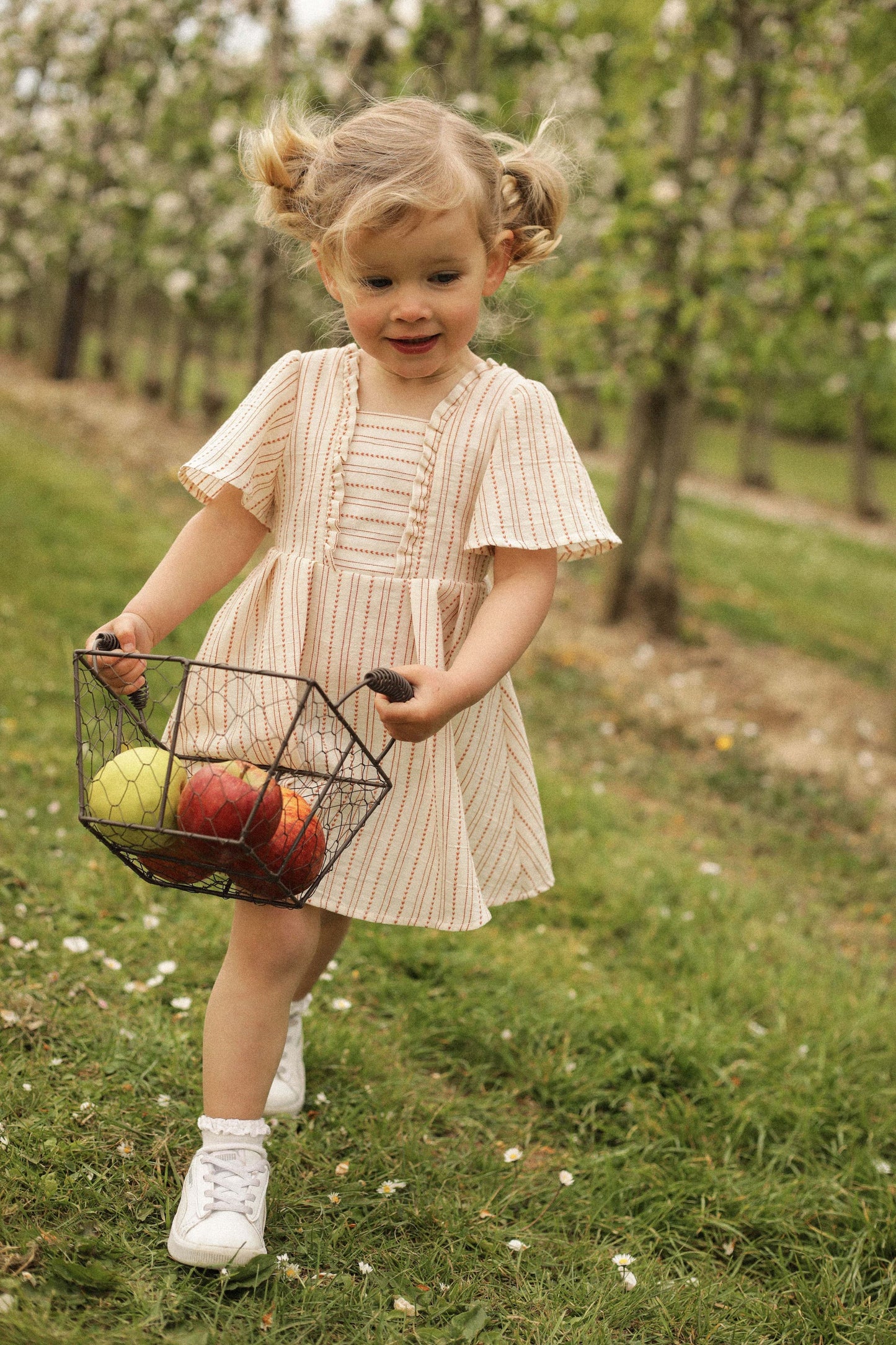 Macaron : la blouse ou robe à dos nu (PDF) - Môme - Petits Patrons