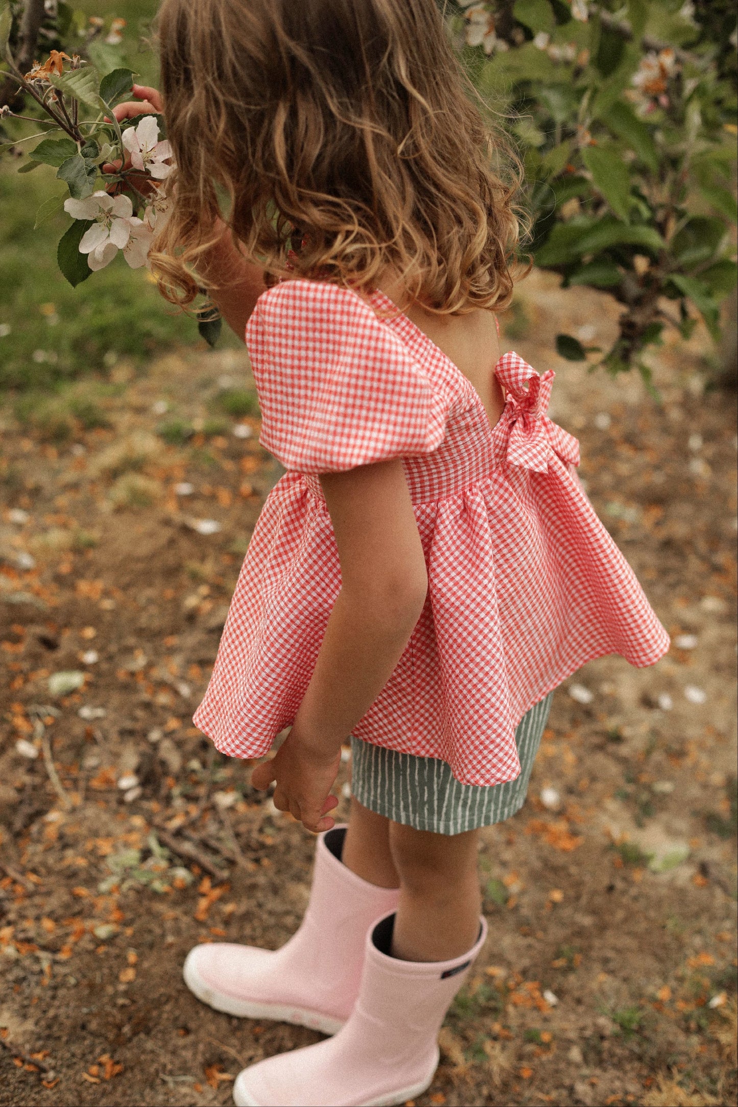 Macaron : la blouse ou robe à dos nu (PDF) - Môme - Petits Patrons