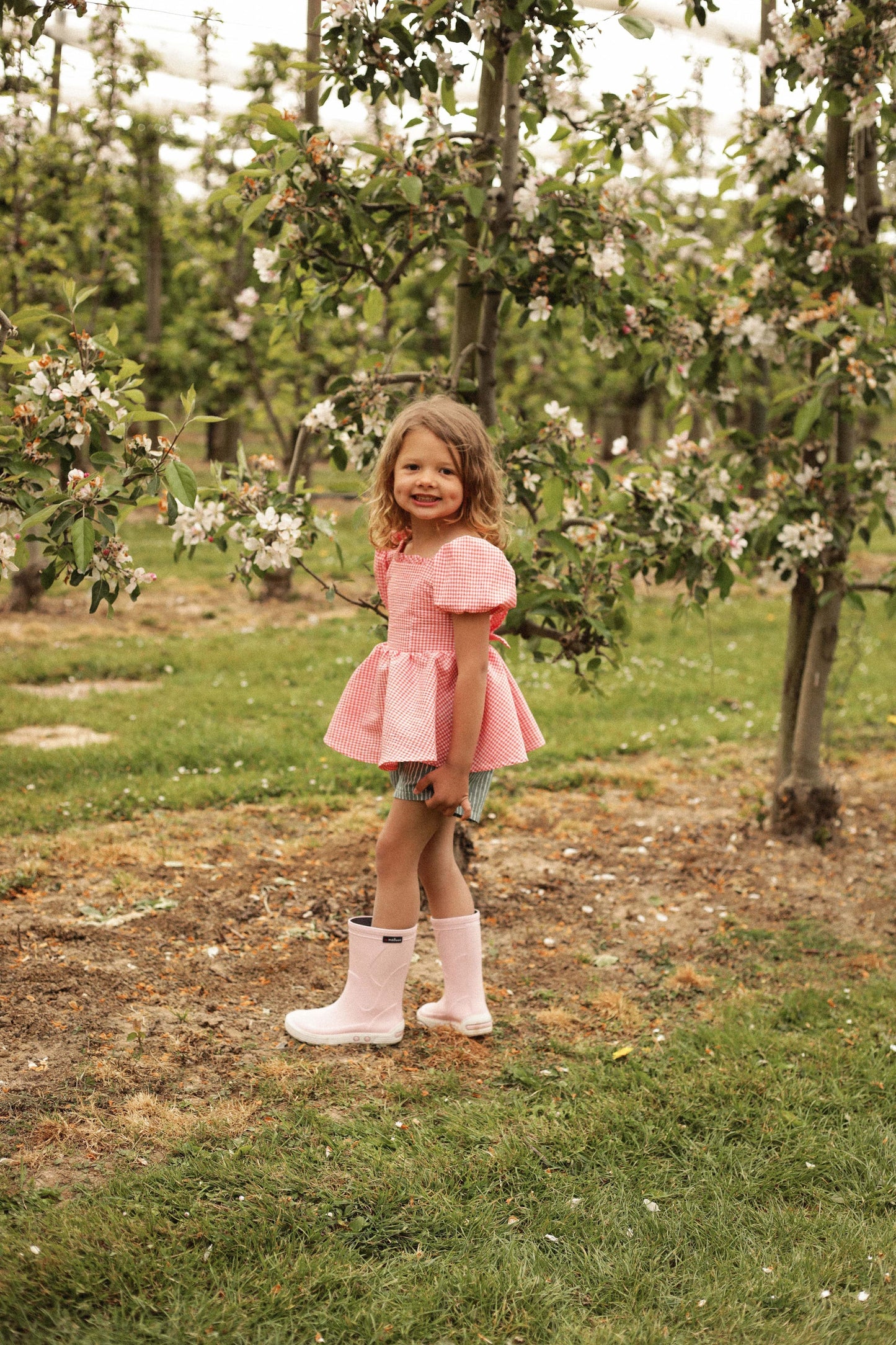 Macaron : la blouse ou robe à dos nu (pochette) - Môme - Petits Patrons