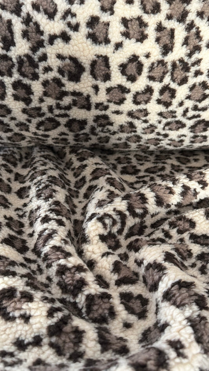 Tissu Sherpa Léopard OEKO-TEX® – Coupon de 50 cm - Môme - Petits Patrons